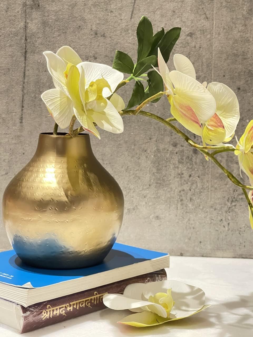 Urban Born Metal Flower Vase — Vintage Gold, 15x15x15 cm